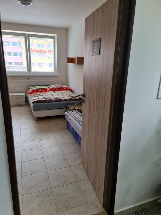 Nika Beds Hotel Pardubice Buitenkant foto