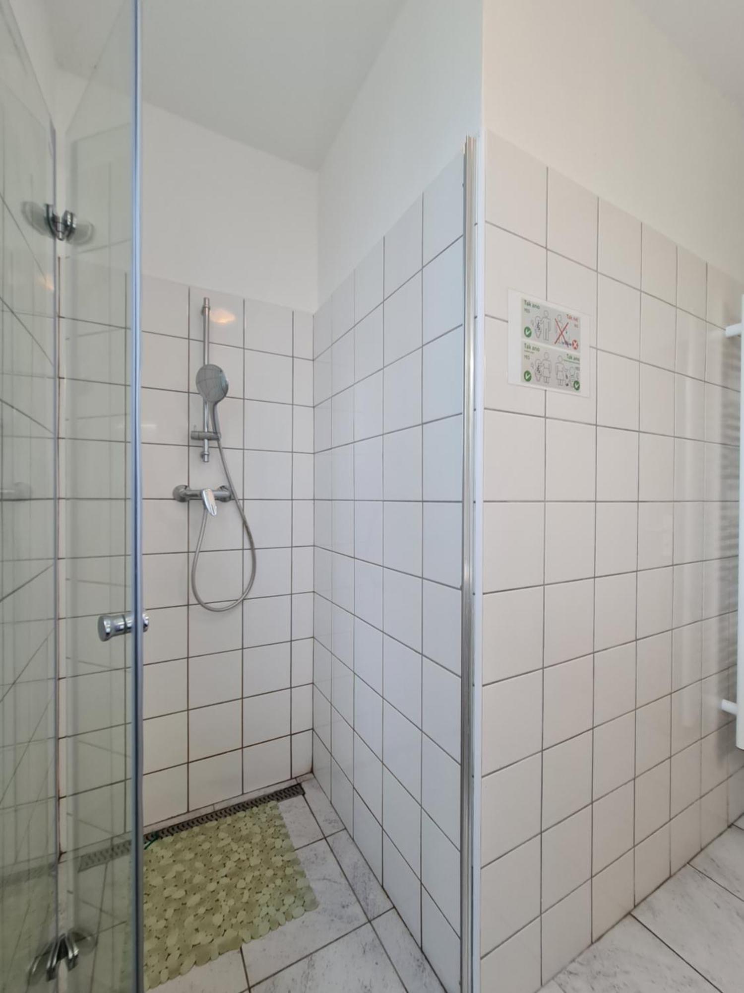 Nika Beds Hotel Pardubice Buitenkant foto