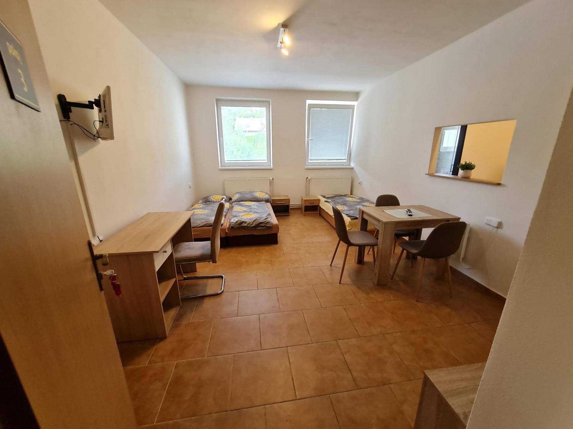 Nika Beds Hotel Pardubice Buitenkant foto